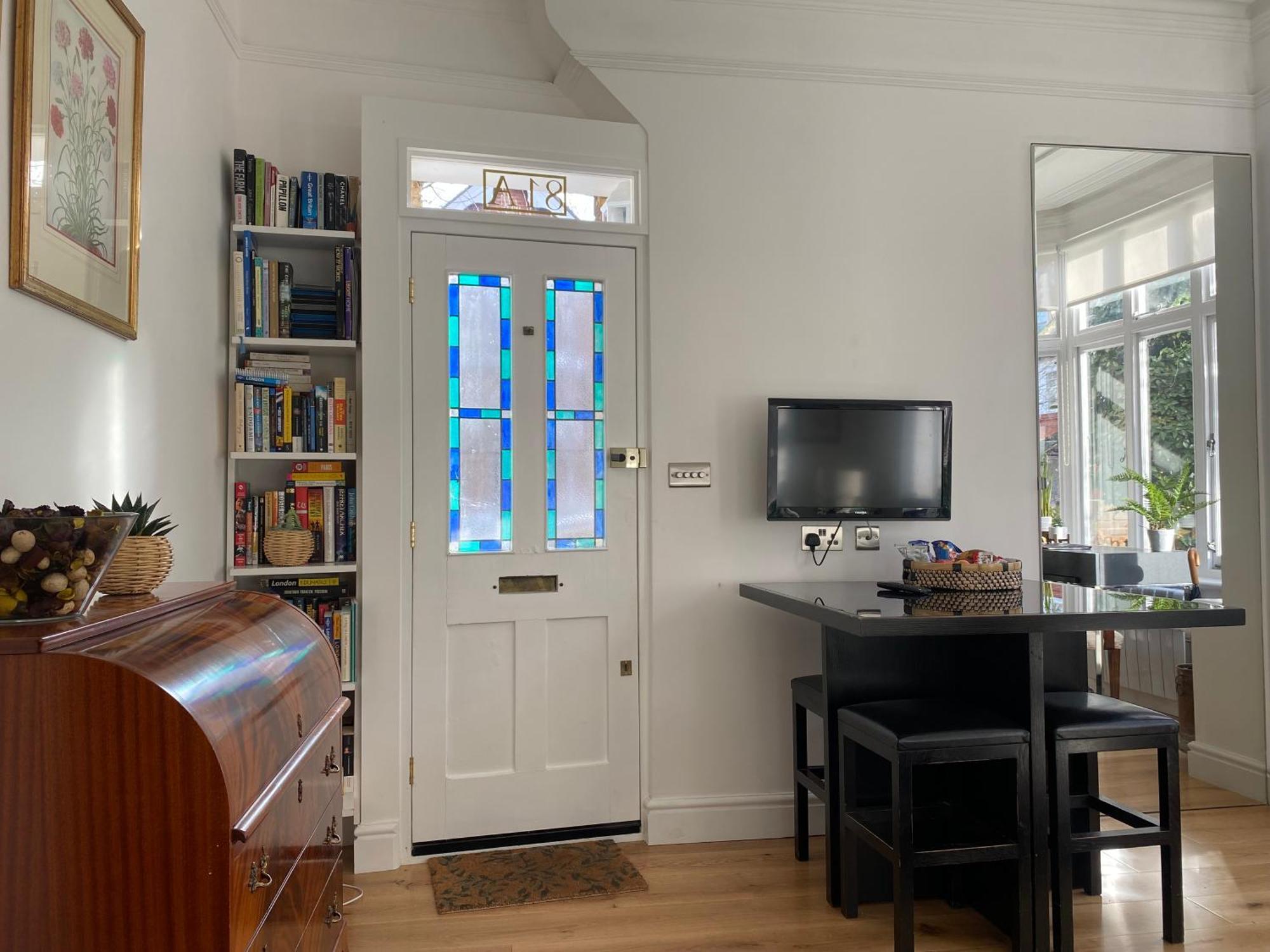 Interior Designed Flat Near Kew Botanical Gardens Apartment London Bagian luar foto