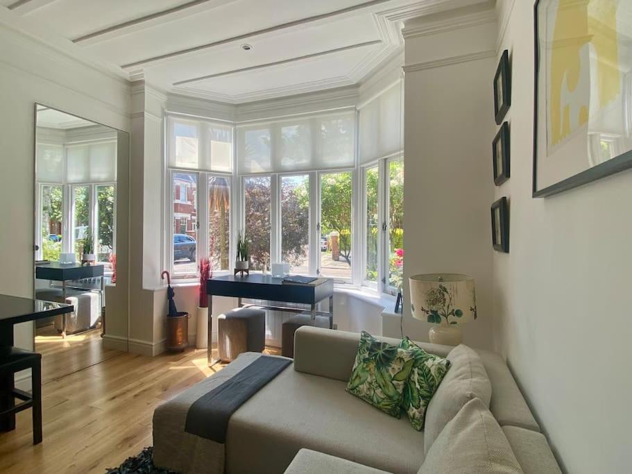 Interior Designed Flat Near Kew Botanical Gardens Apartment London Bagian luar foto